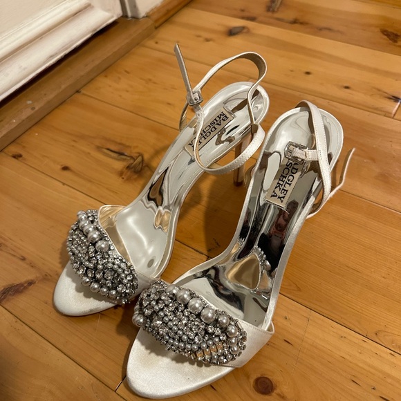 Badgley Mischka White Heels - Picture 4 of 5